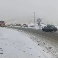 تداوم بارش برف در آزادراه تبریز - زنجان؛ کمک‌رسانی به ۷۶ خودرو در آذربایجان‌شرقی