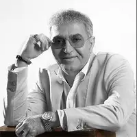 آهنگ «مث اون قدیما بگیرم تو آغوش» از فریدون آسرایی