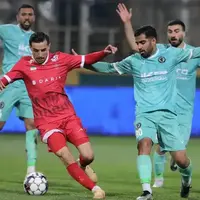 اعتراض پیکان: جوراب پاره شد، داور پنالتی نگرفت