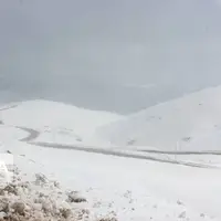 ارتفاع برف در مسیر پونل- خلخال به بیش از ۱۵ سانتیمتر رسید