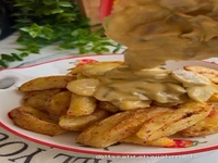 سیب زمینی با سس قارچ، چیزیه که همه دوسش دارن!