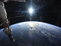 تایم‌لپسِ زمین و شفق قطبی از ایستگاه فضایی بین‌المللی