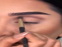 یک آرایش چشم غلیظ و پرکار