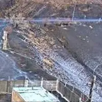 بارش برف پاییزی در استان مرکزی؛ جادههای استان مرکزی لغزنده است