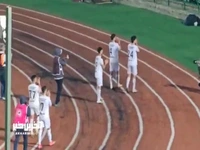 شادی بازیکنان ملوان به همراه تماشاگرانشان پس از تساوی مقابل استقلال