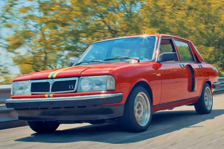 داستان جالب لانچیا ترِوی بیموتوره، سدانی با دو موتور در جلو و صندلی عقب!