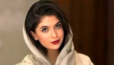 چهره ها/ تیپ و استایل نفس بازغی در پشت صحنه یک تئاتر