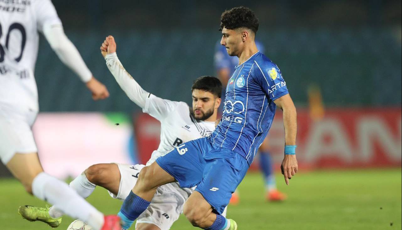 صدر از دست آبیها رفت؛ تساوی استقلال و ملوان در دیدار معوقه