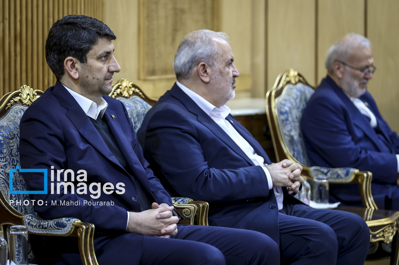 عکس/ بدرقه رئیس جمهور به قزاقستان