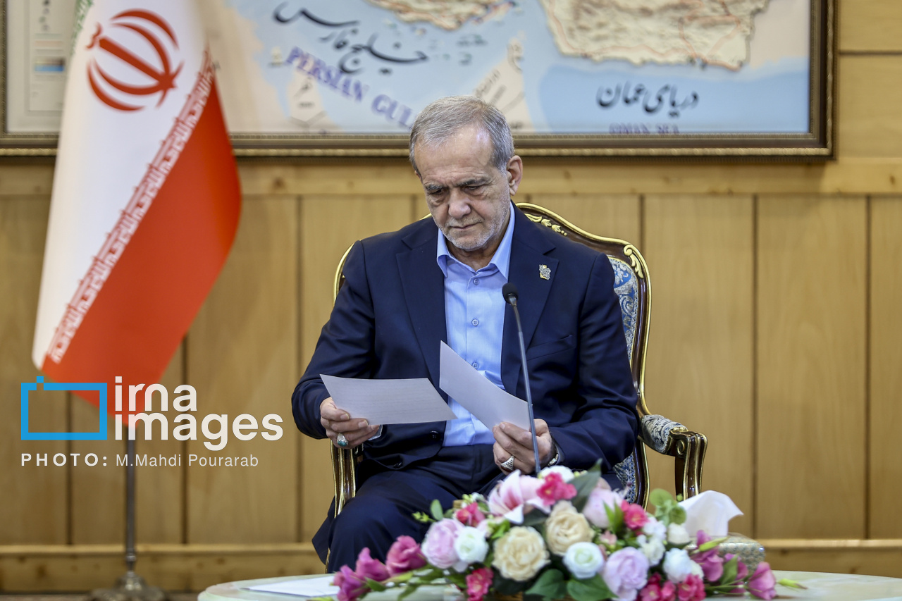 عکس/ بدرقه رئیس جمهور به قزاقستان