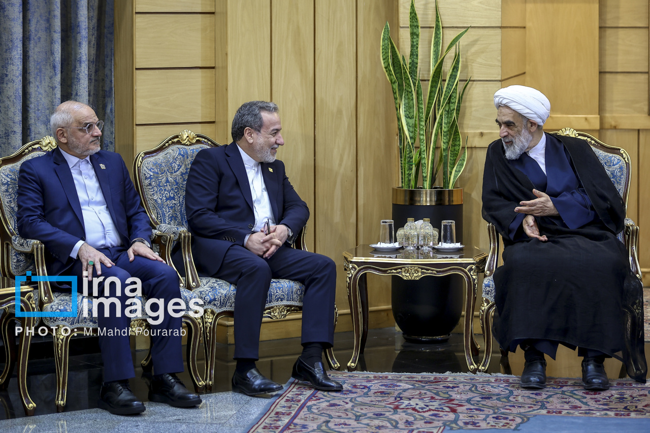 عکس/ بدرقه رئیس جمهور به قزاقستان