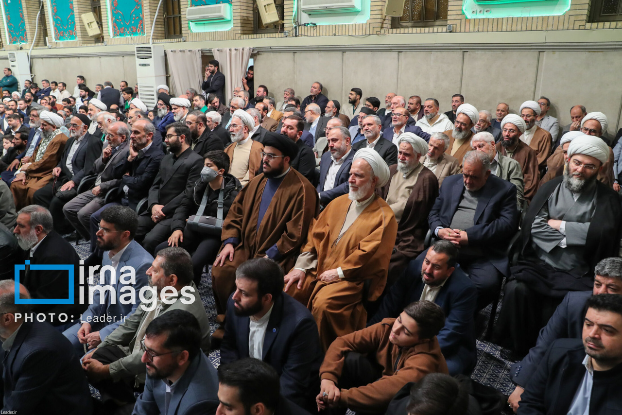 عکس/ دیدار هزاران نفر از مداحان و ستایشگران اهل بیت(ع) با رهبر انقلاب