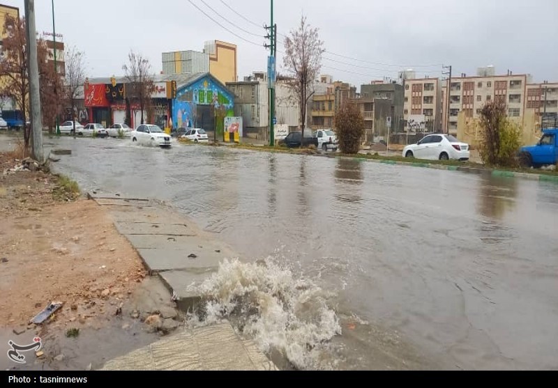 سیل در یاسوج؛ معابر اصلی به رودخانههای خروشان تبدیل شدند!