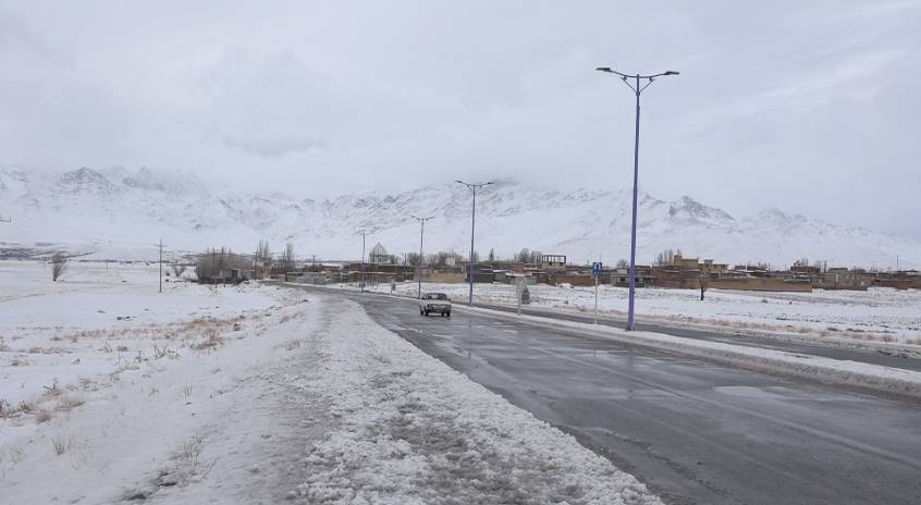 بارش باران محورهای جنوبی و غربی اصفهان را لغزنده کرد