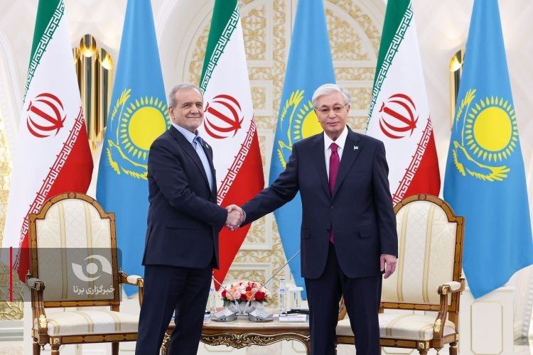 عکس/ دیدار دوجانبه روسای جمهور ایران و قزاقستان