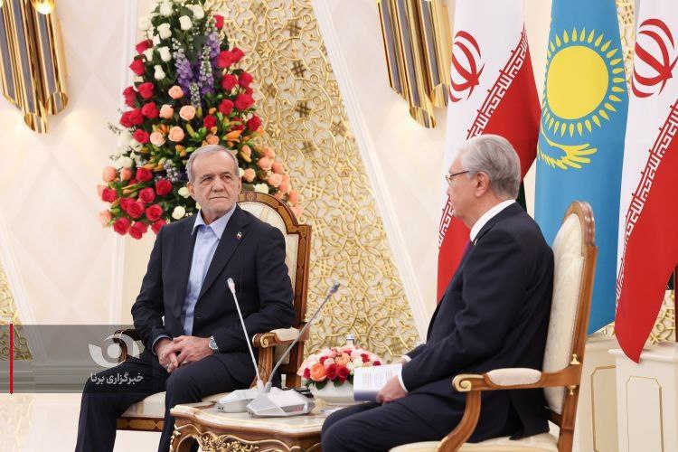 عکس/ دیدار دوجانبه روسای جمهور ایران و قزاقستان