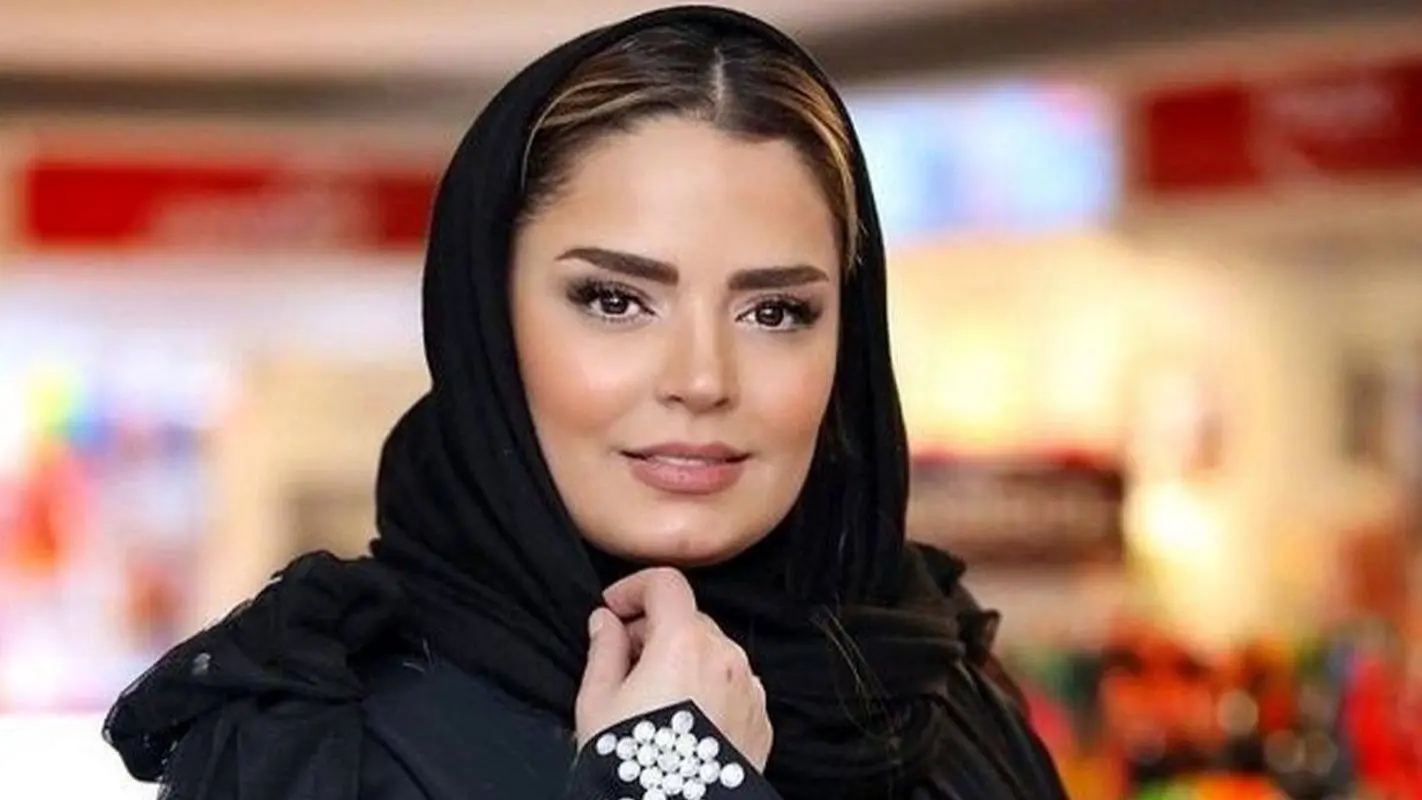 چهرهها/عکس جدید گلرخ از یاد رفته در یک کافه