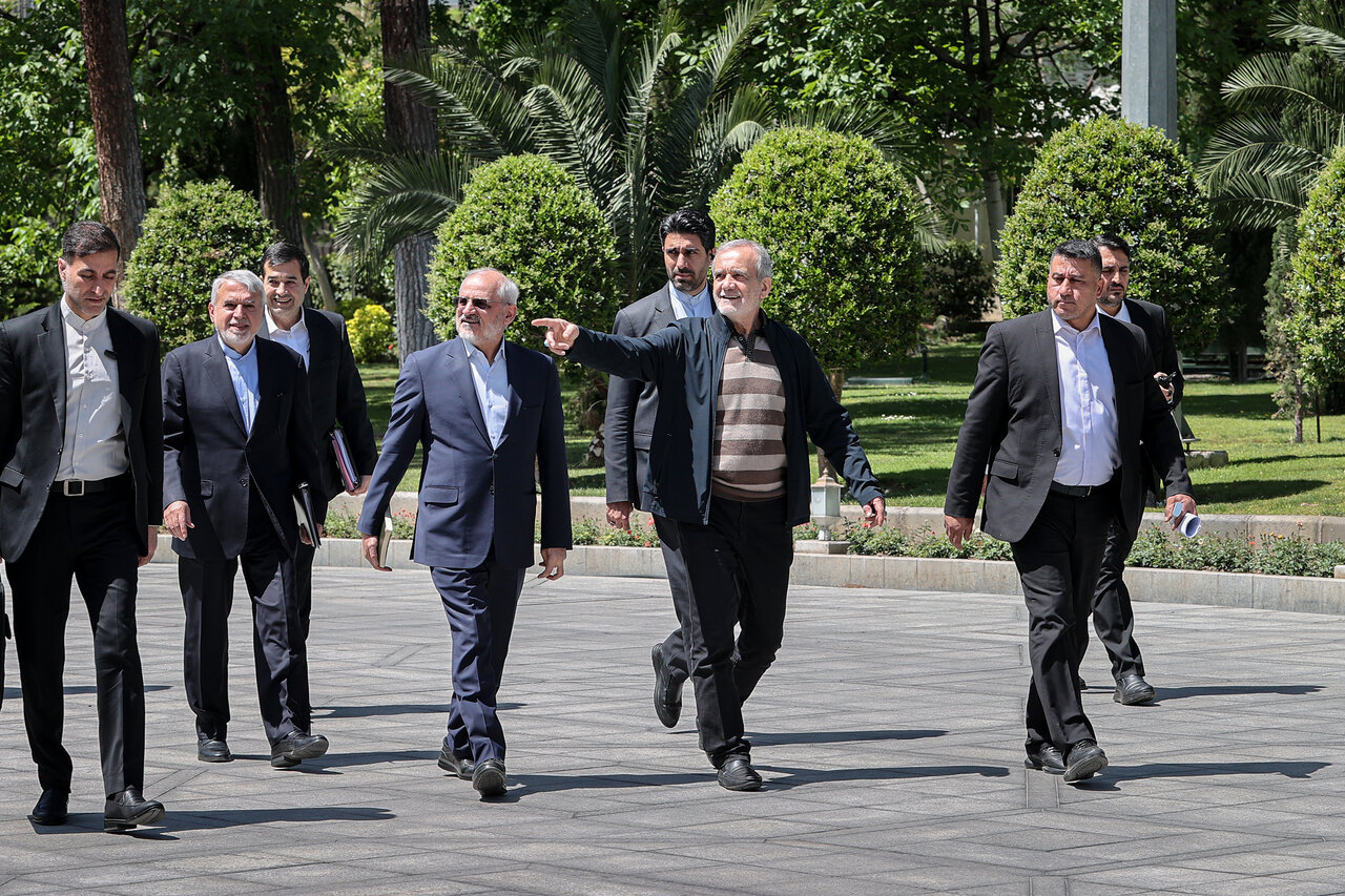 اظهارات رئیس دفتر رئیس جمهور درباره خطهای سفید: همه لغو میشود، حتی اعضای دولت!