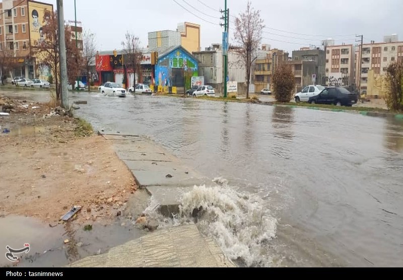 سیل در یاسوج؛ معابر اصلی به رودخانههای خروشان تبدیل شدند!