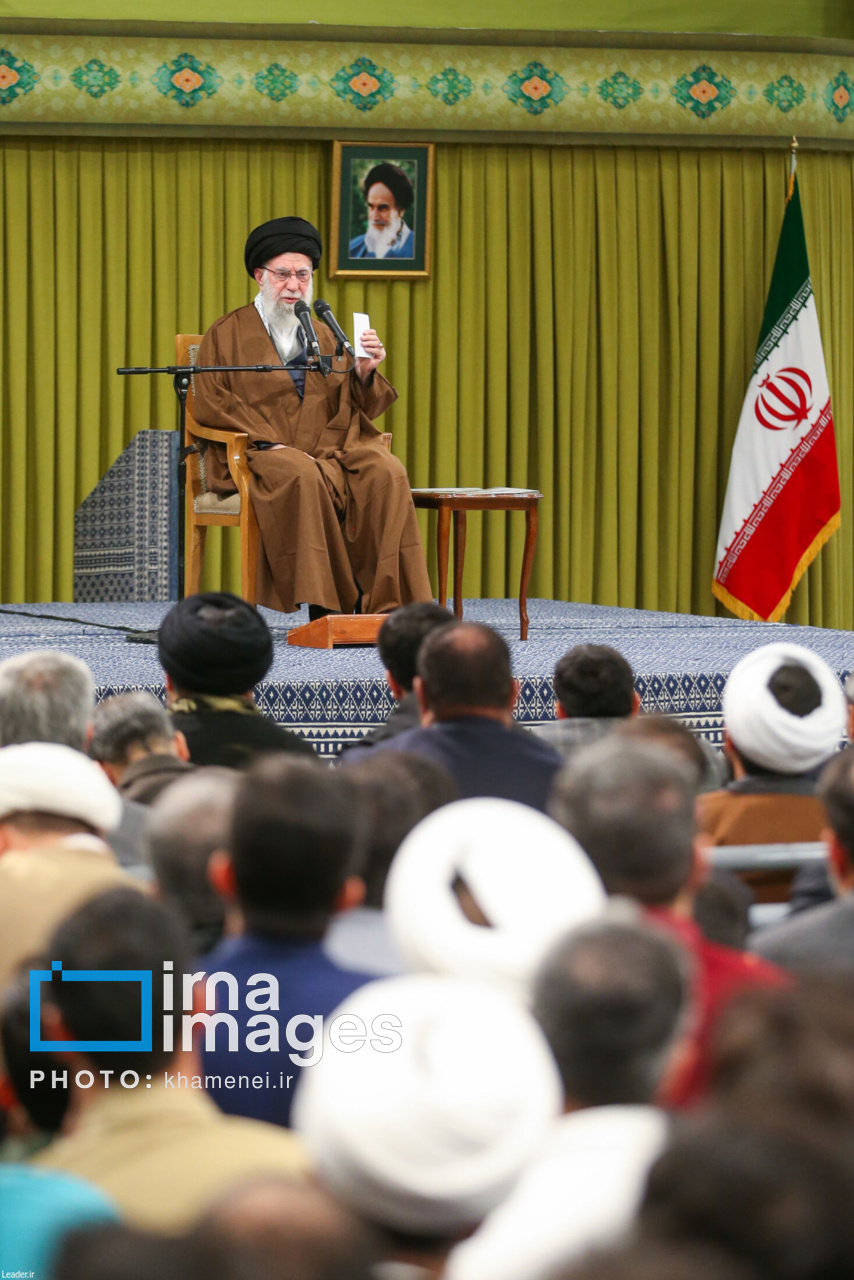 عکس/ دیدار هزاران نفر از مداحان و ستایشگران اهل بیت(ع) با رهبر انقلاب