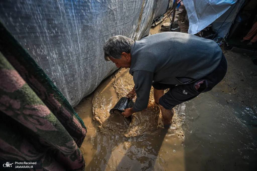 عکس/ شرایط بحرانی آوارگان غزه در باران شدید