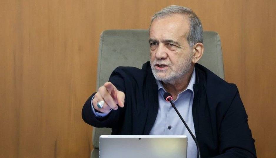 کیهان: آقای رئیسجمهور! به جای مطالبهگری، باید گزارش عملکرد ارائه دهید