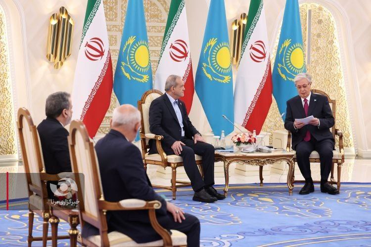 عکس/ دیدار دوجانبه روسای جمهور ایران و قزاقستان