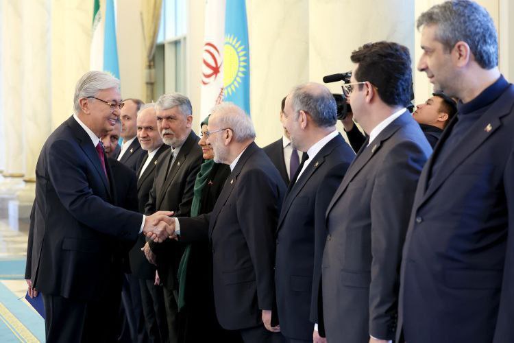 عکس/ مراسم استقبال رسمی رئیس‌جمهور قزاقستان از پزشکیان