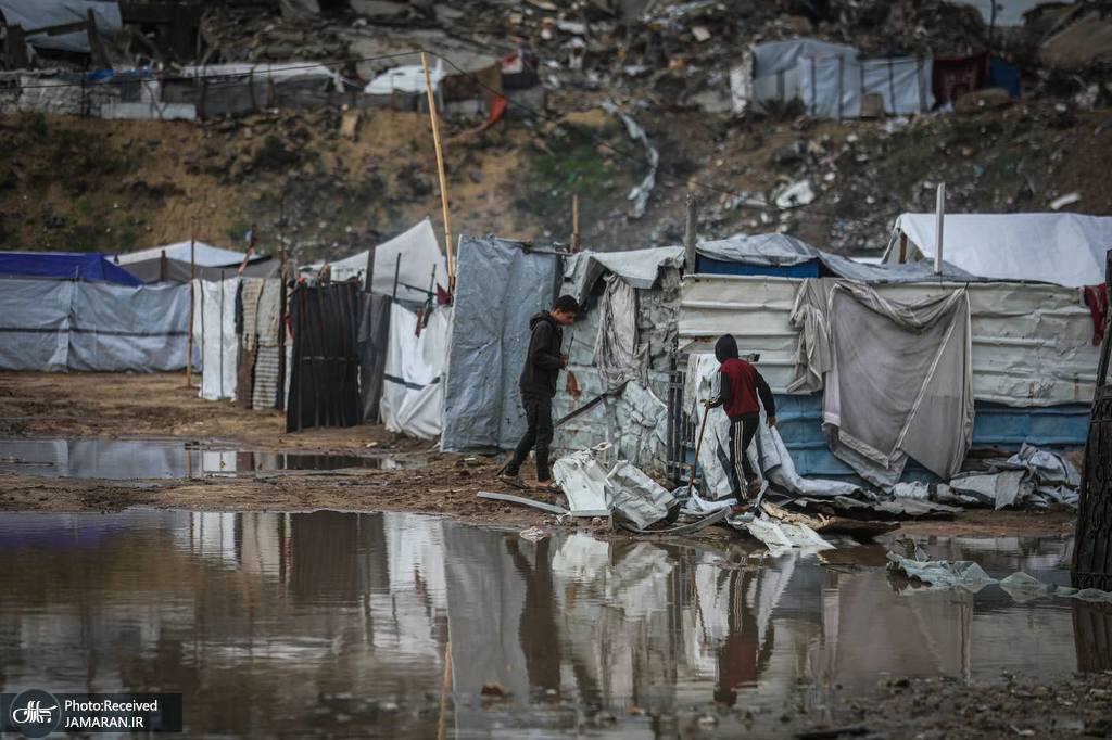 عکس/ شرایط بحرانی آوارگان غزه در باران شدید