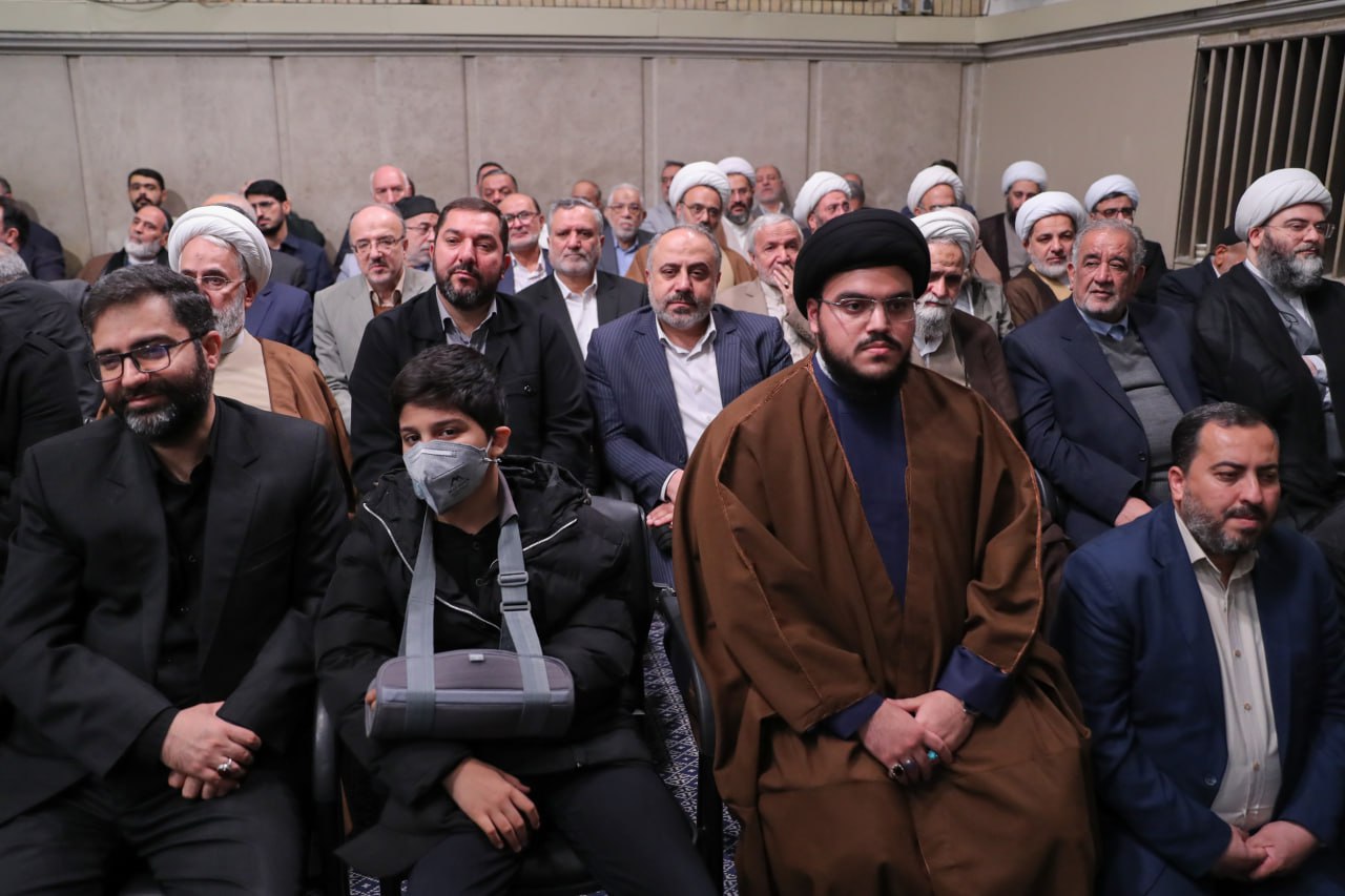 حضور فرزند شهید نصرالله، سقاباصفهانی و پسرش در دیدار امروز با رهبر انقلاب