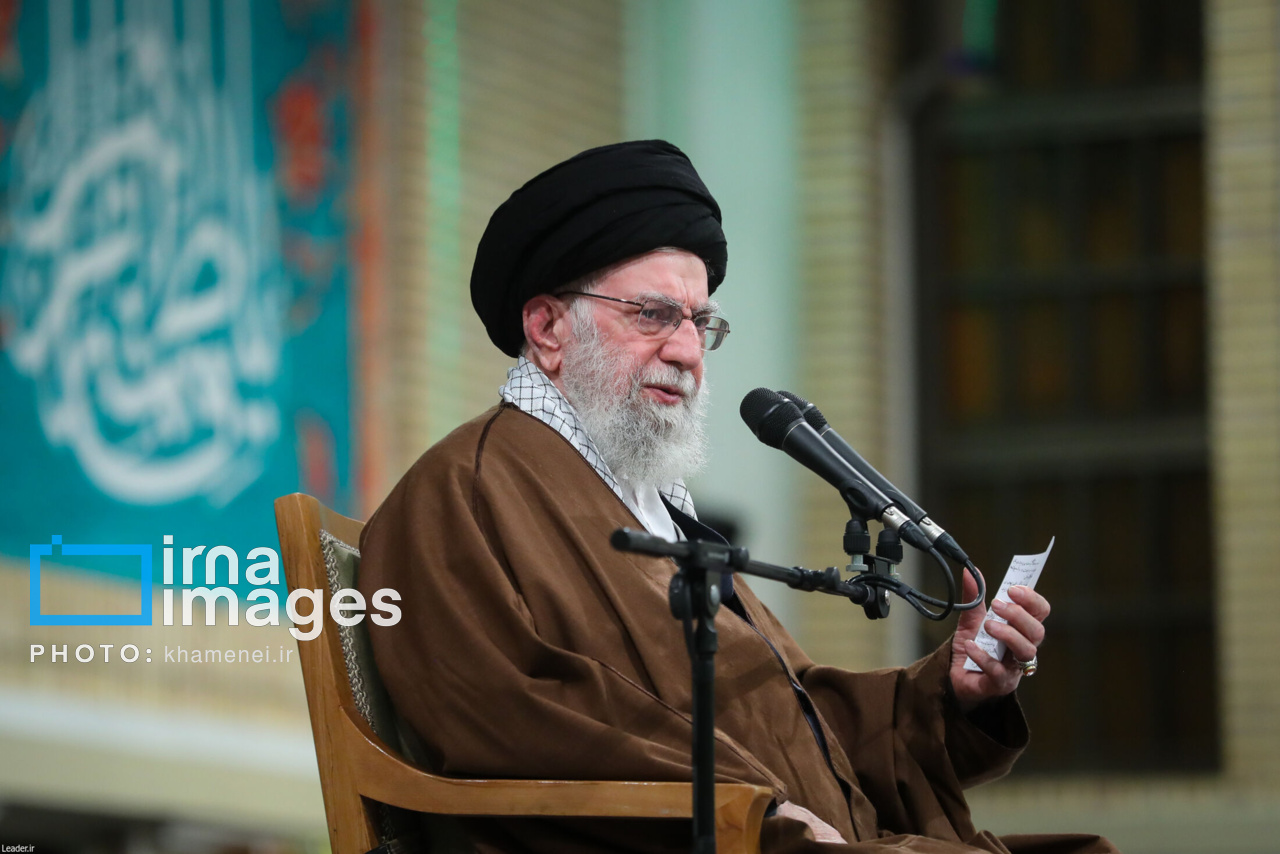 عکس/ دیدار هزاران نفر از مداحان و ستایشگران اهل بیت(ع) با رهبر انقلاب