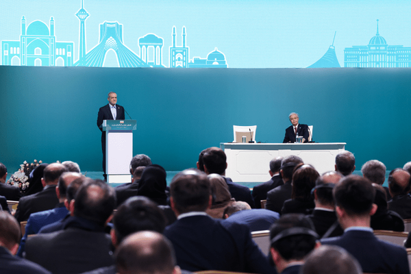 پزشکیان: بخش خصوصی پیشگام تحقق تجارت ۳ میلیارد دلاری باشد