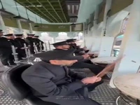 نقارهنوازی خادمان حرم رضوی در صبح میلاد حضرت مادر