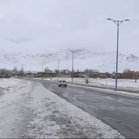 بارش باران محورهای جنوبی و غربی اصفهان را لغزنده کرد