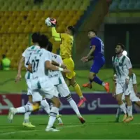 گلر استقلالی با کلینشیت مقابل استقلال