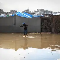 عکس/ شرایط بحرانی آوارگان غزه در باران شدید