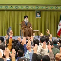 رهبری: مداحی پدیده حیرتانگیزی است که تاثیر آن بیشتر از منبر و سخنرانی است