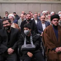 عکس/ حضور سقاب‌اصفهانی و پسرش در دیدار امروز مداحان با رهبر انقلاب