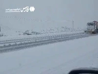 عملیات برفروبی و نمکپاشی در محورهای کهگیلویه و بویراحمد