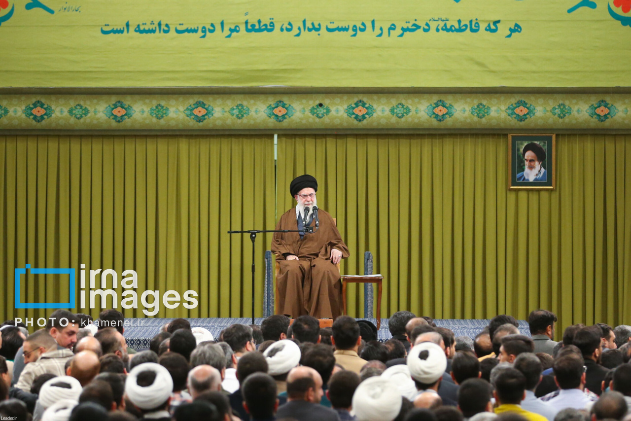 عکس/ دیدار هزاران نفر از مداحان و ستایشگران اهل بیت(ع) با رهبر انقلاب