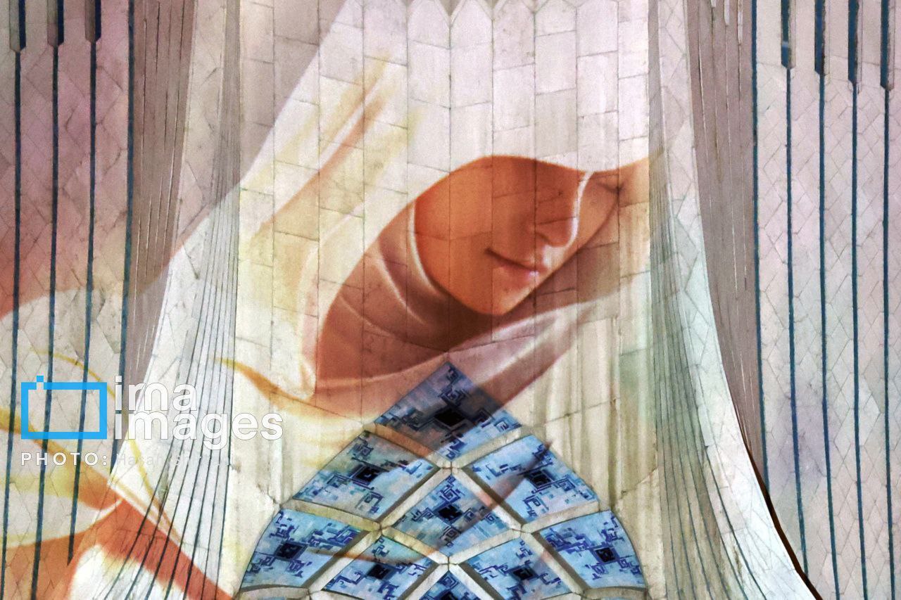 عکس/  ​​​​​​​چهره مادرانه برج آزادی در ایام ولادت حضرت زهرا(س)