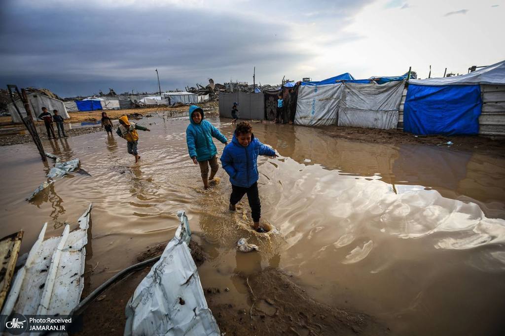 عکس/ شرایط بحرانی آوارگان غزه در باران شدید