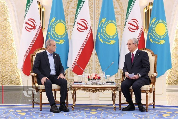 عکس/ دیدار دوجانبه روسای جمهور ایران و قزاقستان