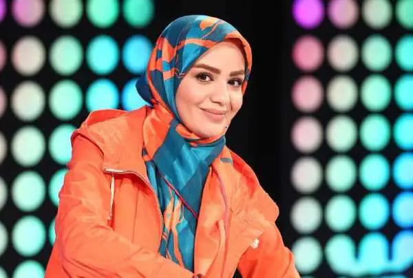 قاب خواهرانه از مجری خوشپوش صداوسیما