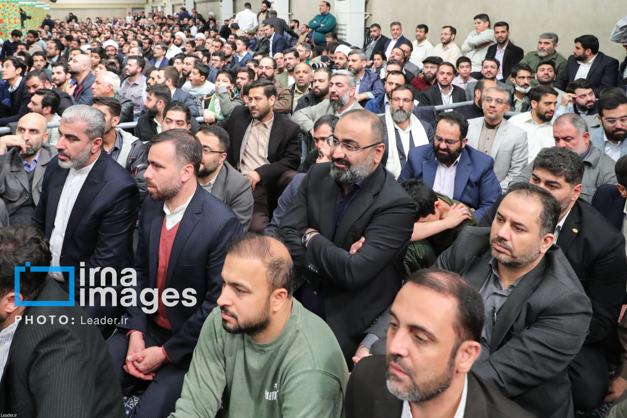عکس/ دیدار هزاران نفر از مداحان و ستایشگران اهل بیت(ع) با رهبر انقلاب