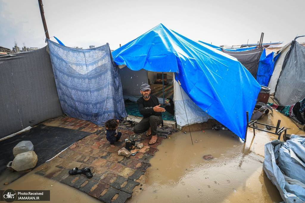 عکس/ شرایط بحرانی آوارگان غزه در باران شدید