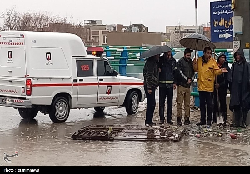 سیل در یاسوج؛ معابر اصلی به رودخانههای خروشان تبدیل شدند!