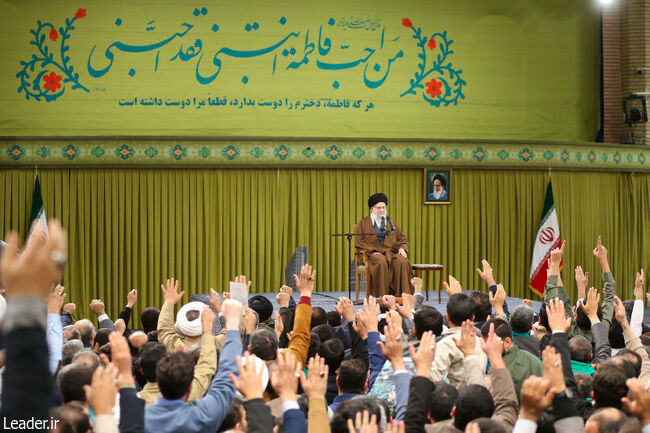 رهبر انقلاب: کمبودها و مشکلات زیاد است اما کشور در حال پیشرفت است