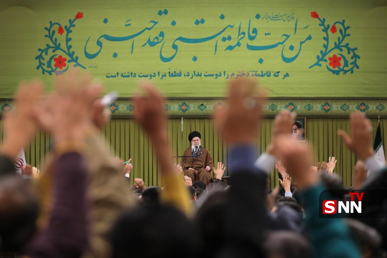 تصاویری از مراسم جشن میلاد حضرت زهرا (س) در حسینیه امام خمینی (ره) با حضور رهبر انقلاب