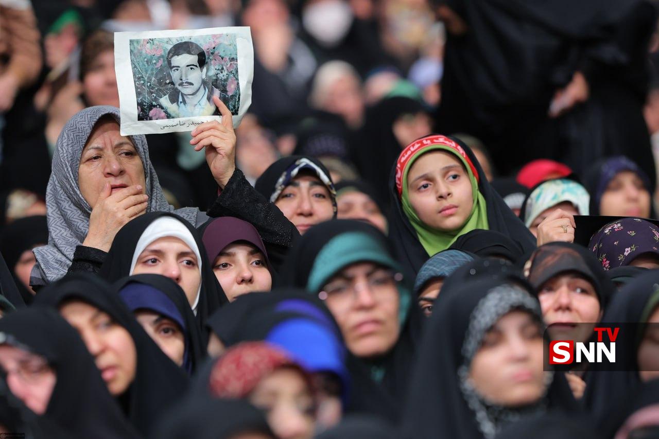 تصاویری از مراسم جشن میلاد حضرت زهرا (س) در حسینیه امام خمینی (ره) با حضور رهبر انقلاب